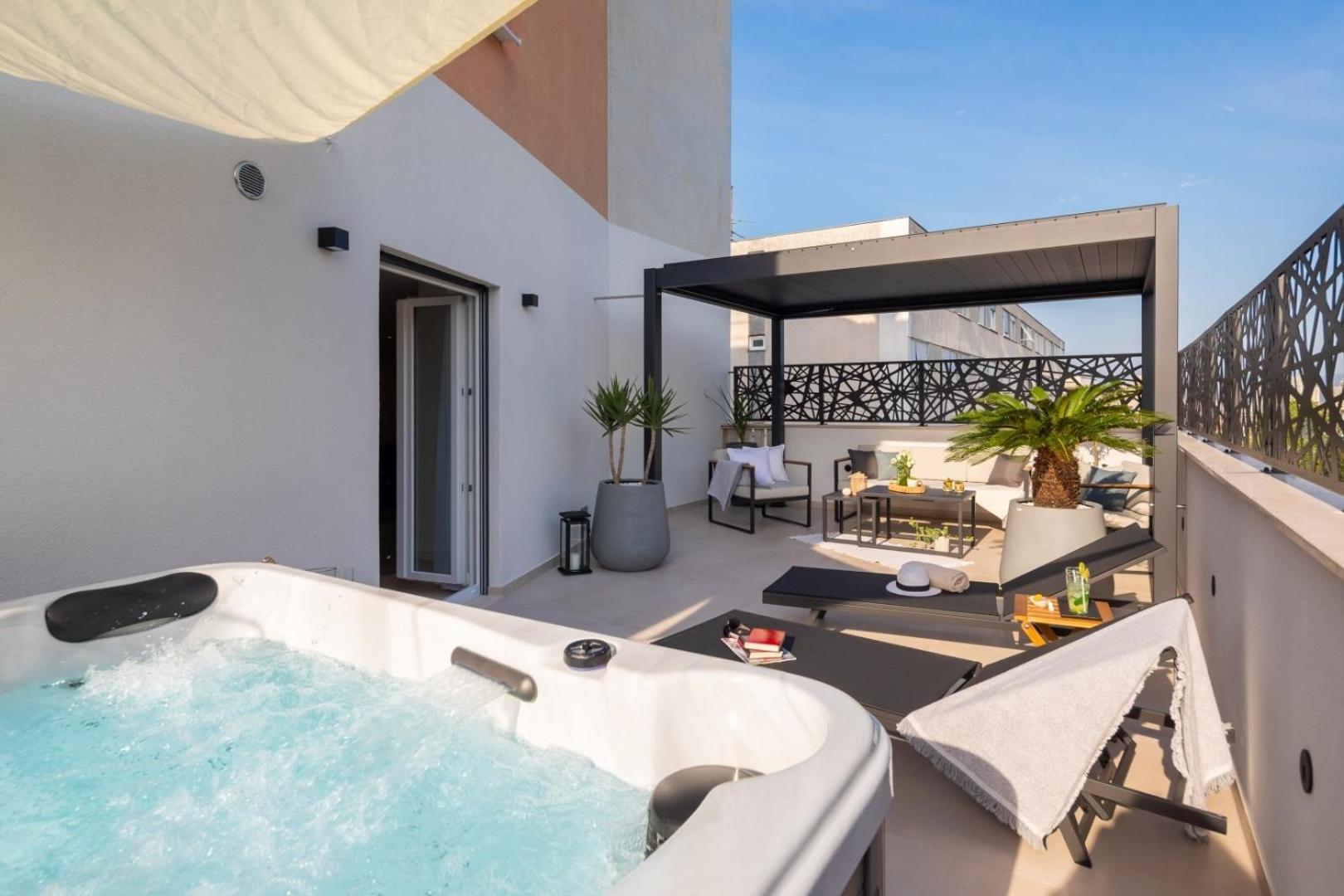 Luxury Apartment Silvery In Split Center With Jacuzzi, Sauna And Parking Екстериор снимка