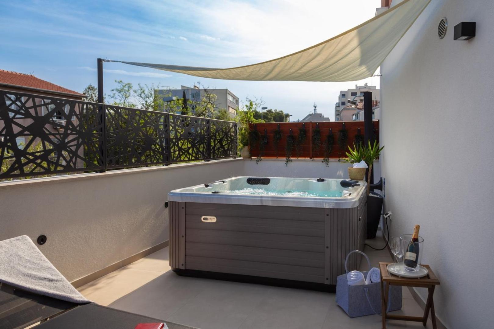 Luxury Apartment Silvery In Split Center With Jacuzzi, Sauna And Parking Екстериор снимка