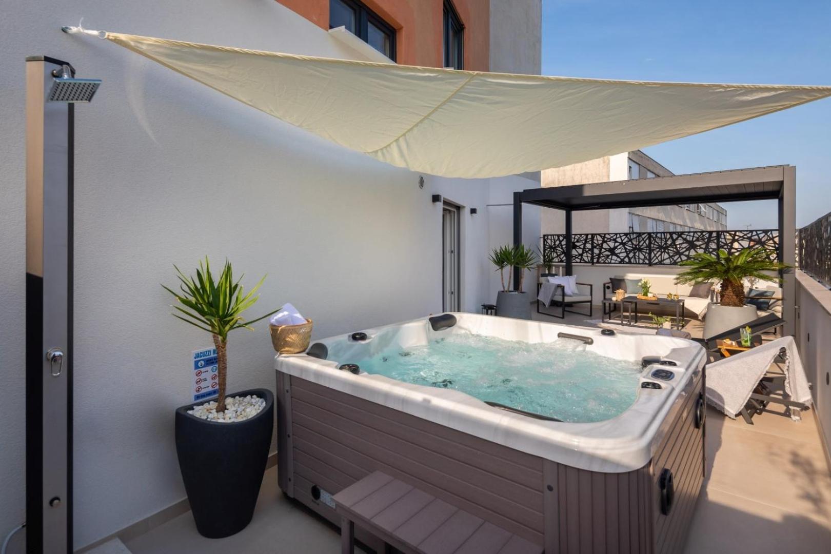 Luxury Apartment Silvery In Split Center With Jacuzzi, Sauna And Parking Екстериор снимка