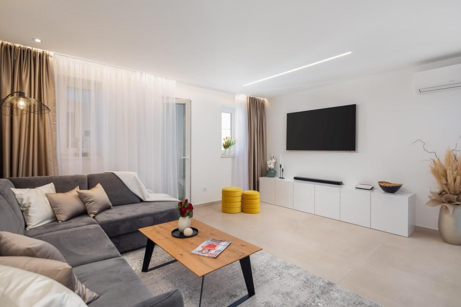 Luxury Apartment Silvery In Split Center With Jacuzzi, Sauna And Parking Екстериор снимка